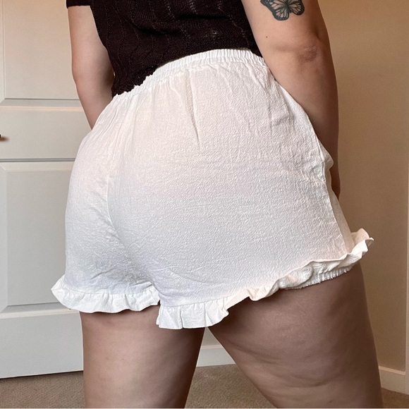 SHEIN White Ruffle Detail Shorts - Picture 2 of 8